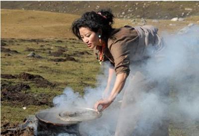 Picture of breakfast cooking on the Tibetan Plateau.