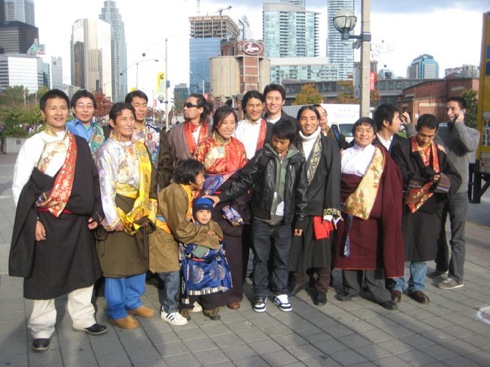 The Dalai Lama In Toronto,who is the Dalai Lama,dalai lama photo,tibetan pictures