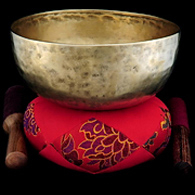 Tibetan Singing Bowls,Tibetan Pictures,chakra singing bowls,how to play use singing bowl,yoga om singing bowl